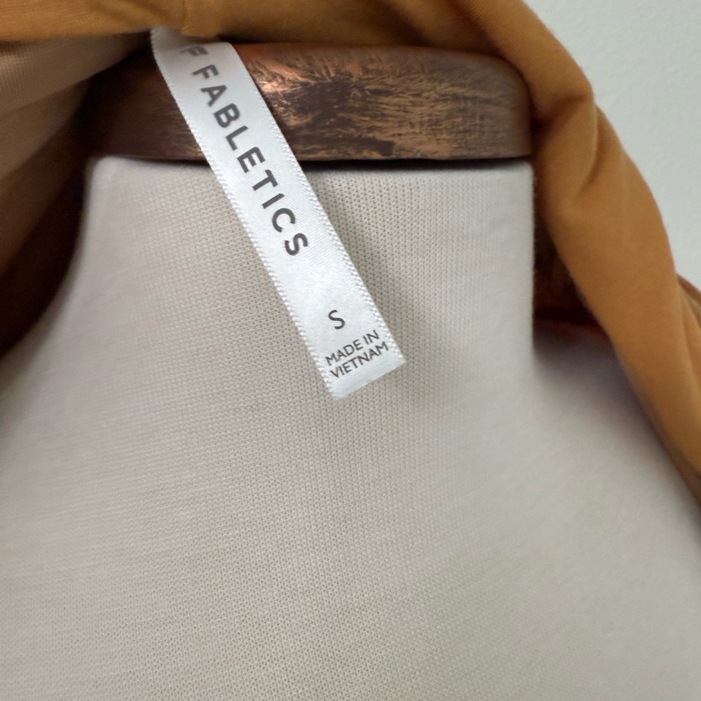 Fabletics Jogger Set - Picture 5 of 8